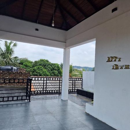 Javi Holiday Home Trincomalee Exteriör bild