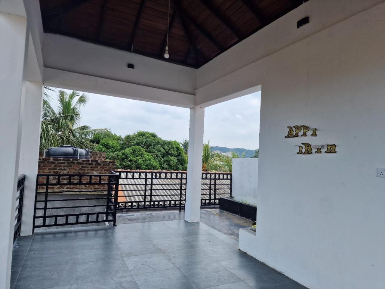 Javi Holiday Home Trincomalee Exteriör bild