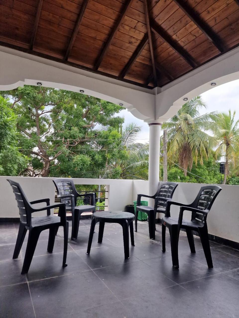 Javi Holiday Home Trincomalee Exteriör bild