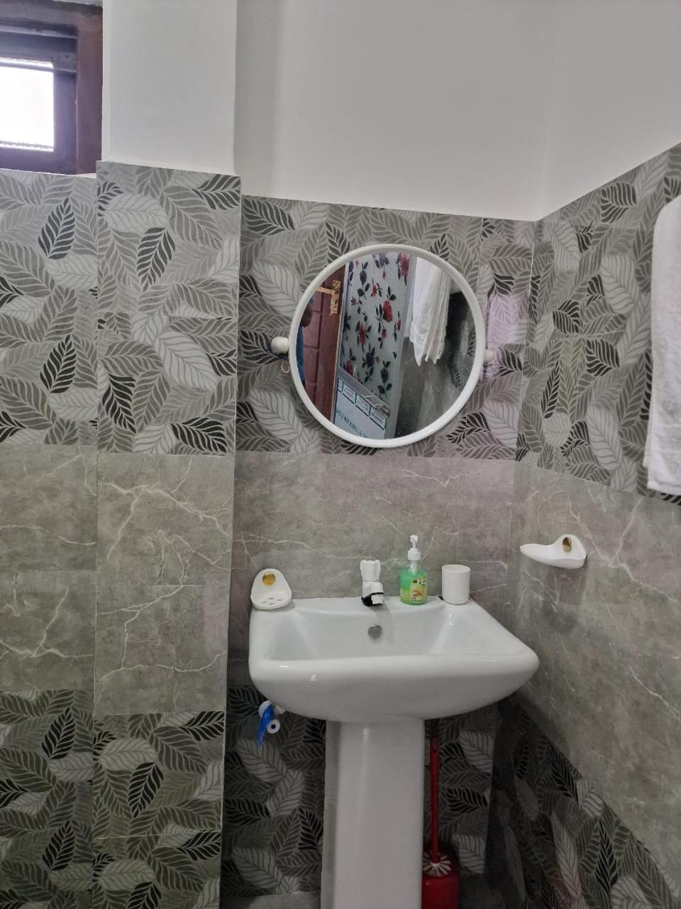 Javi Holiday Home Trincomalee Exteriör bild