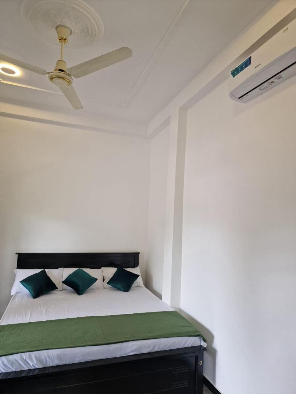 Javi Holiday Home Trincomalee Exteriör bild